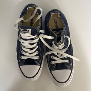 Women’s navy converse size 7